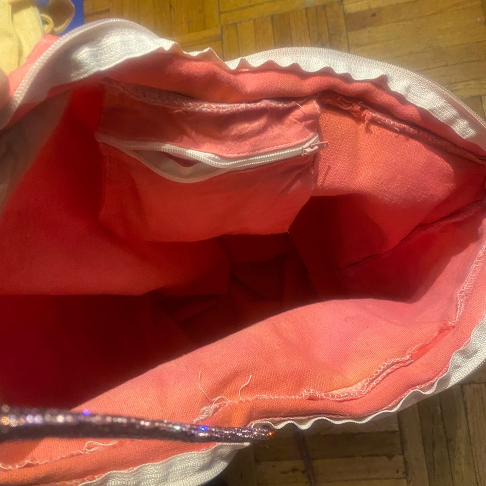 Pink zipper Tote Bag with Heart Design - Picture 3 of 3
